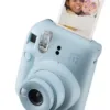 Fujifilm instax mini 12 Pastel Blue - Macchina Fotografica Istantanea, Specchietto Selfie e Modalità Close Up, Esposizione Automatica, Design Pop, Dimensioni Stampa 86 mm x 54 mm